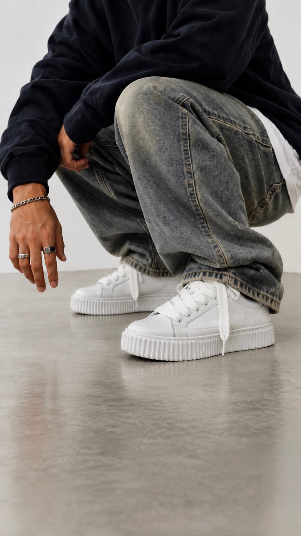 SNEAKER B