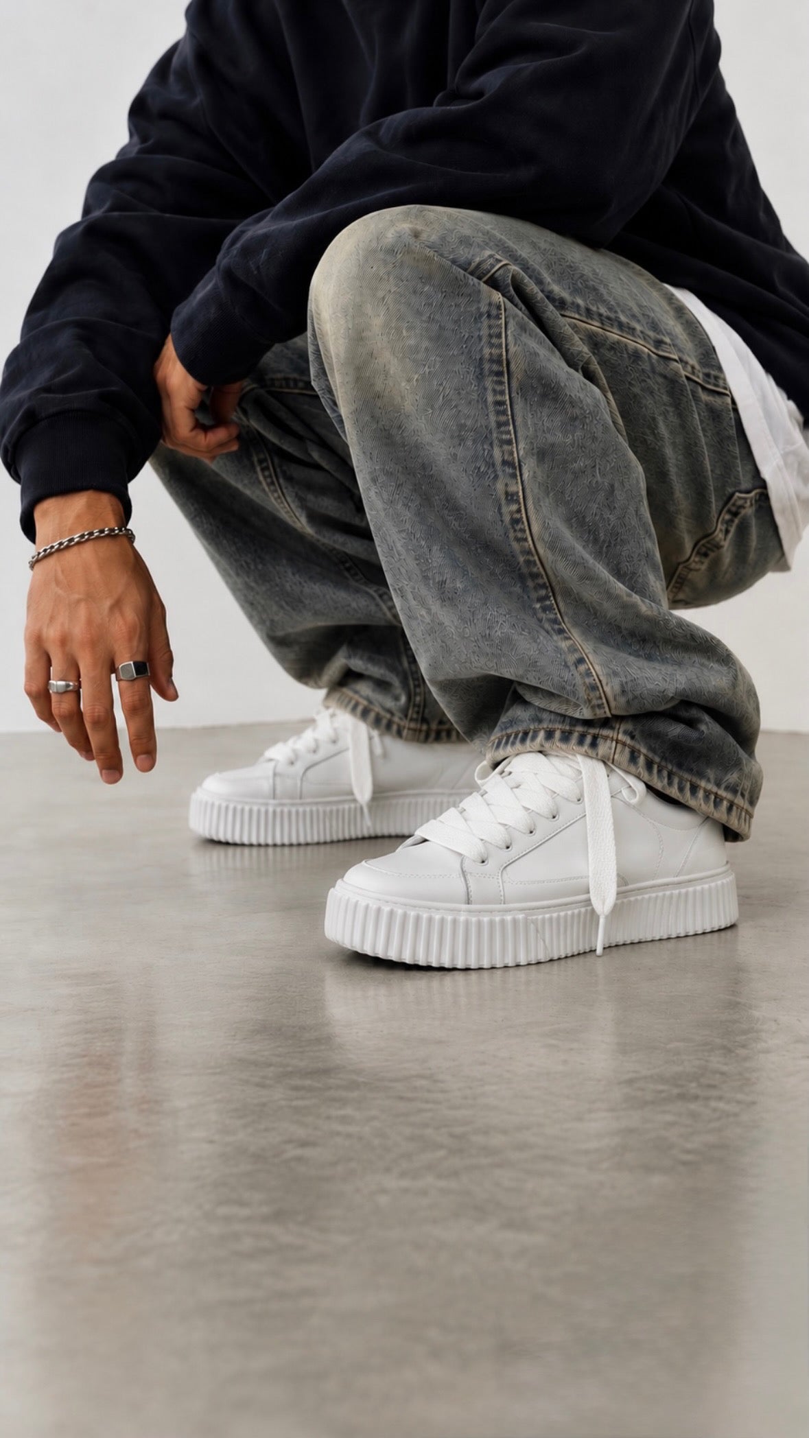 SNEAKER B